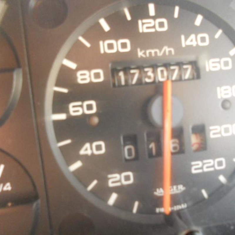 Retroviseur droit PEUGEOT 205 Photo n°10