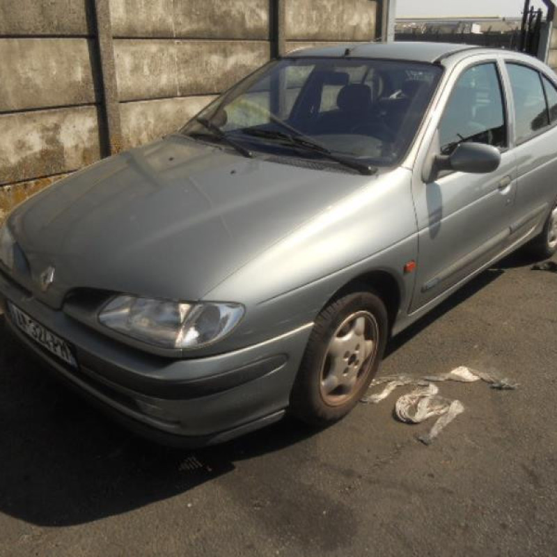 Retroviseur droit RENAULT MEGANE 1 Photo n°4