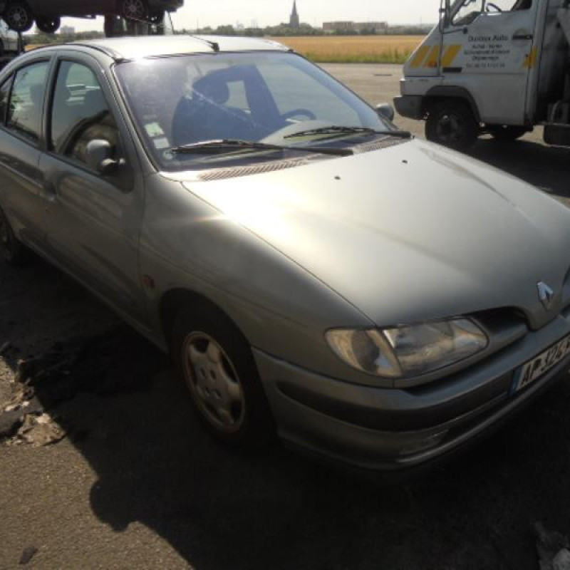 Retroviseur droit RENAULT MEGANE 1 Photo n°5