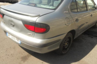 Retroviseur droit RENAULT MEGANE 1