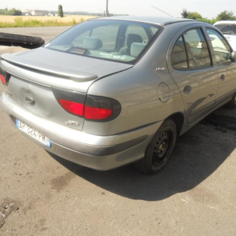 Retroviseur droit RENAULT MEGANE 1 Photo n°6