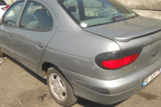 Retroviseur droit RENAULT MEGANE 1