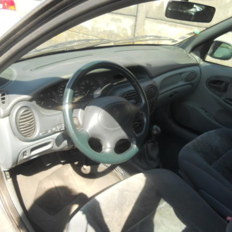 Retroviseur droit RENAULT MEGANE 1 Photo n°8