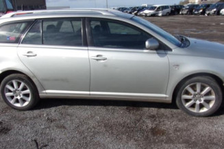 Retroviseur droit TOYOTA AVENSIS 2