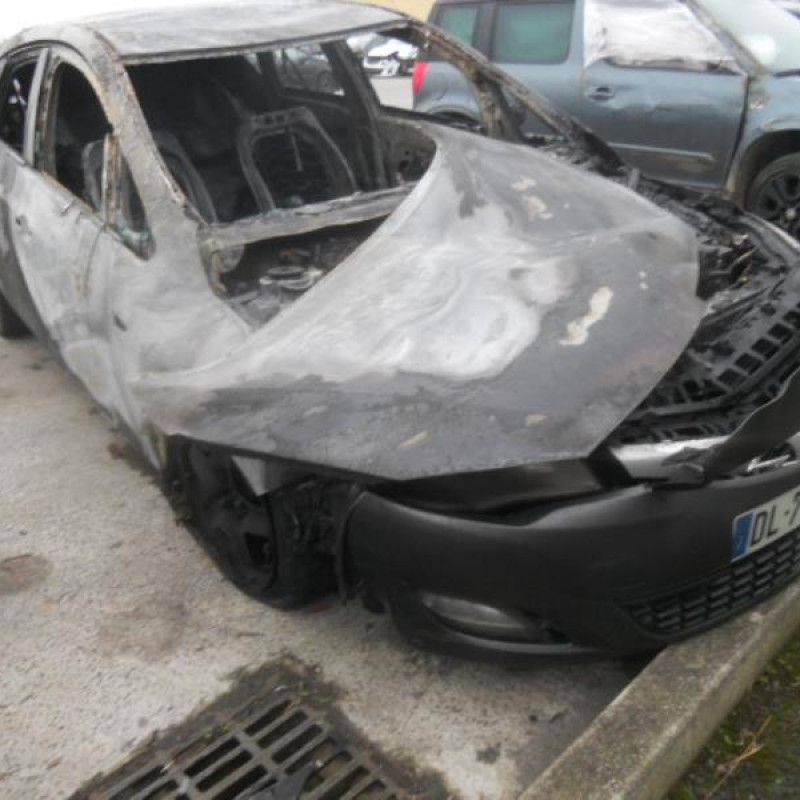 Trappe d'essence OPEL ASTRA J Photo n°5