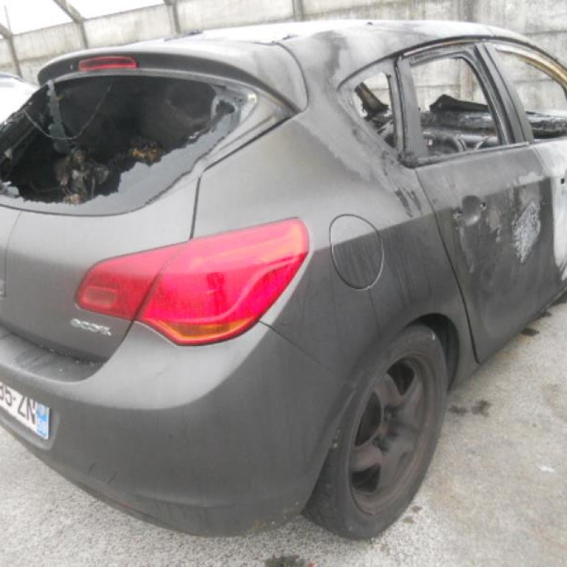 Trappe d'essence OPEL ASTRA J Photo n°6