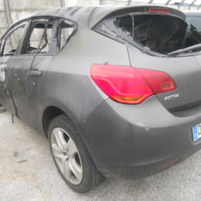 Trappe d'essence OPEL ASTRA J Photo n°7