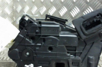 Serrure avant droit VOLKSWAGEN POLO 5