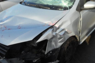 Serrure avant droit VOLKSWAGEN POLO 5