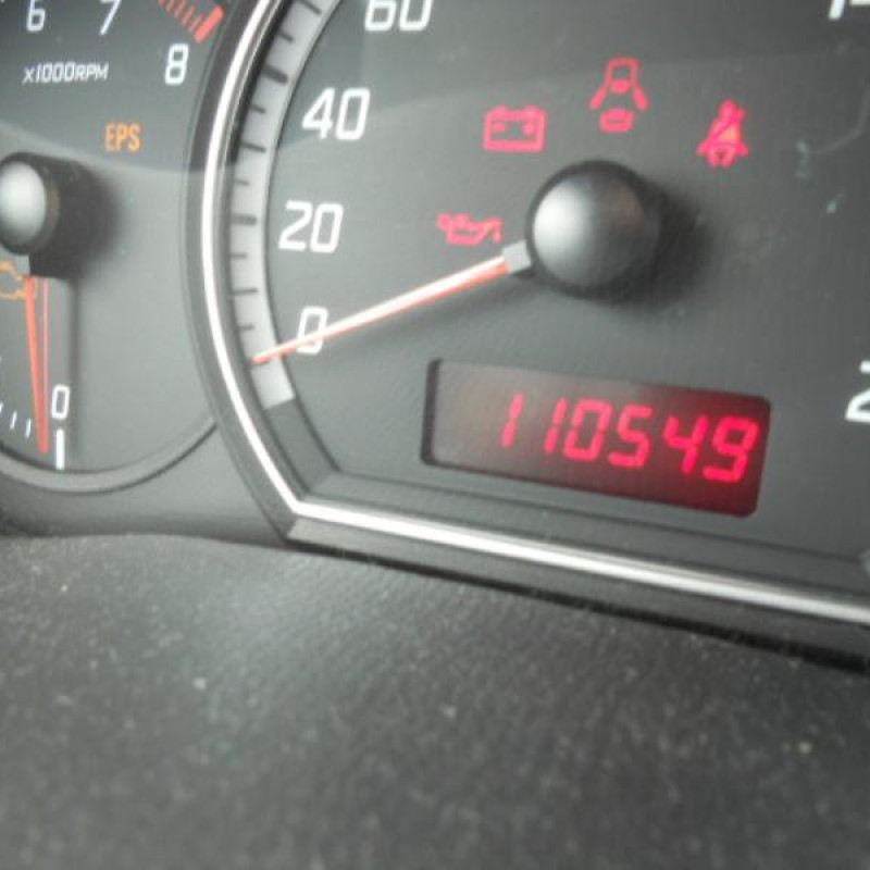 Vitre arriere gauche SUZUKI SWIFT 3 Photo n°9