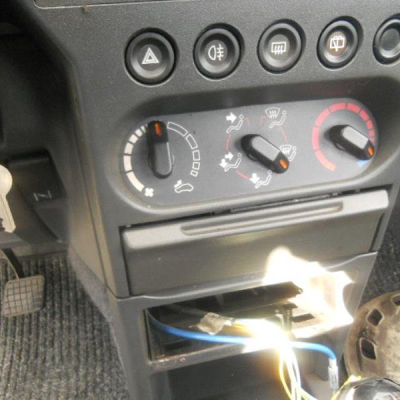 Porte avant droit PEUGEOT 309 Photo n°8