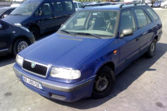 Pompe lave glace avant SKODA FELICIA