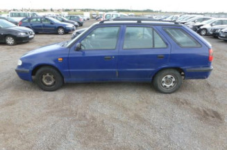 Pompe lave glace avant SKODA FELICIA