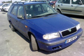 Pompe lave glace avant SKODA FELICIA