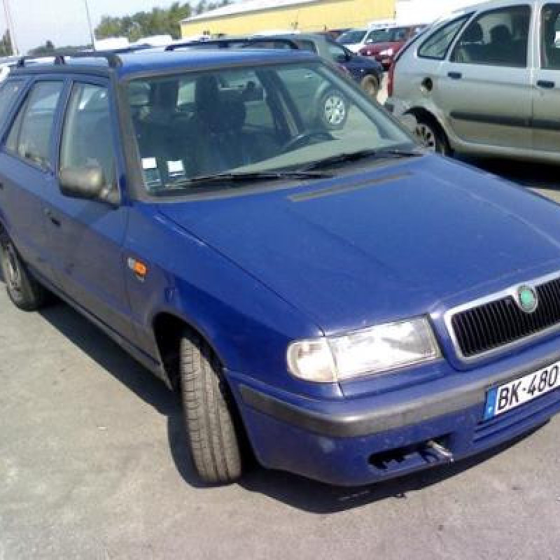 Pompe lave glace avant SKODA FELICIA Photo n°6