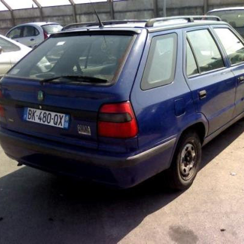 Pompe lave glace avant SKODA FELICIA Photo n°7