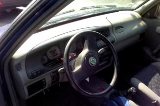 Pompe lave glace avant SKODA FELICIA