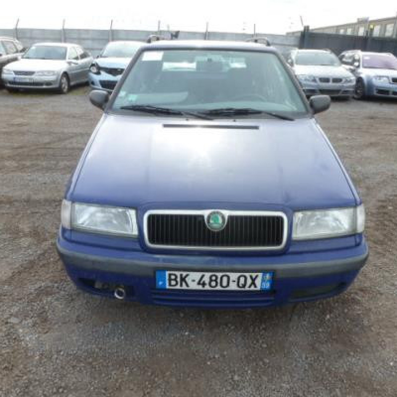 Pompe lave glace avant SKODA FELICIA Photo n°11