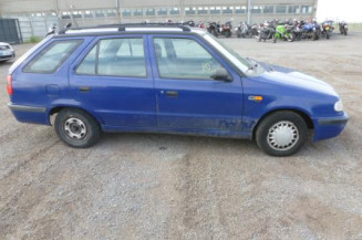 Pompe lave glace avant SKODA FELICIA