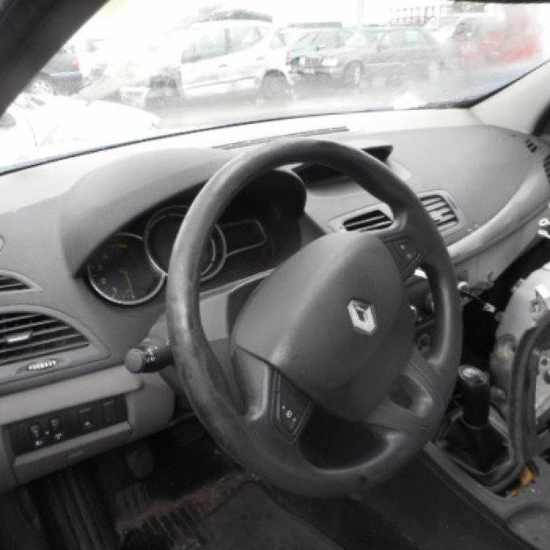 Trappe d'essence RENAULT MEGANE 3 Photo n°8