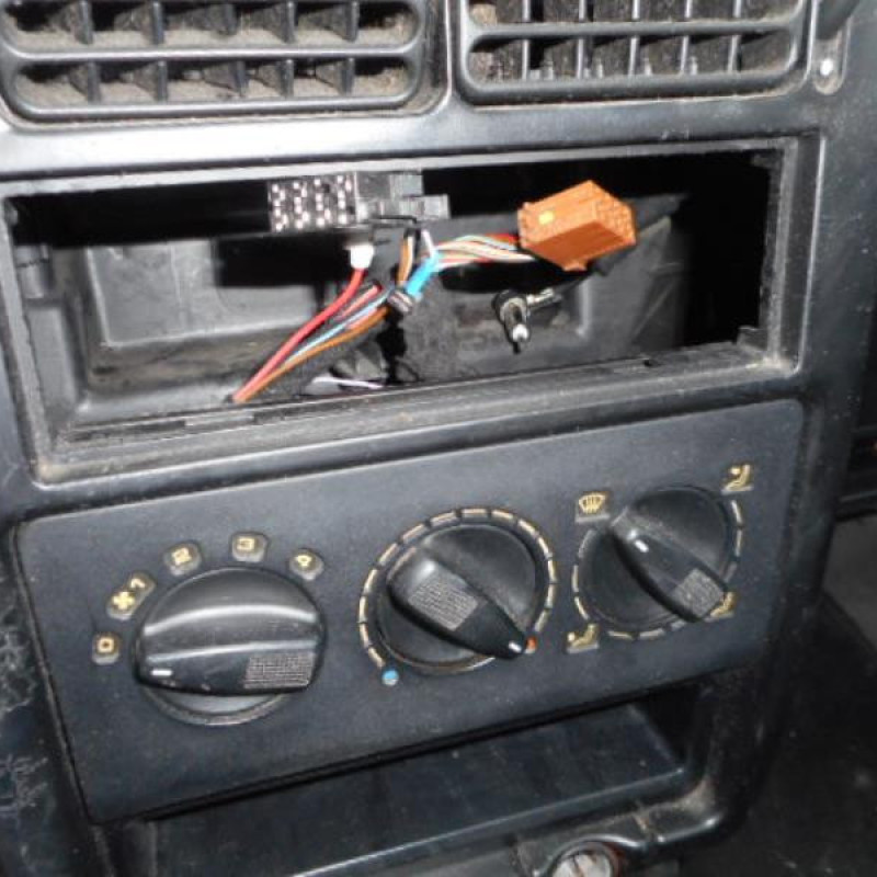 Trappe d'essence SEAT IBIZA 2 Photo n°9