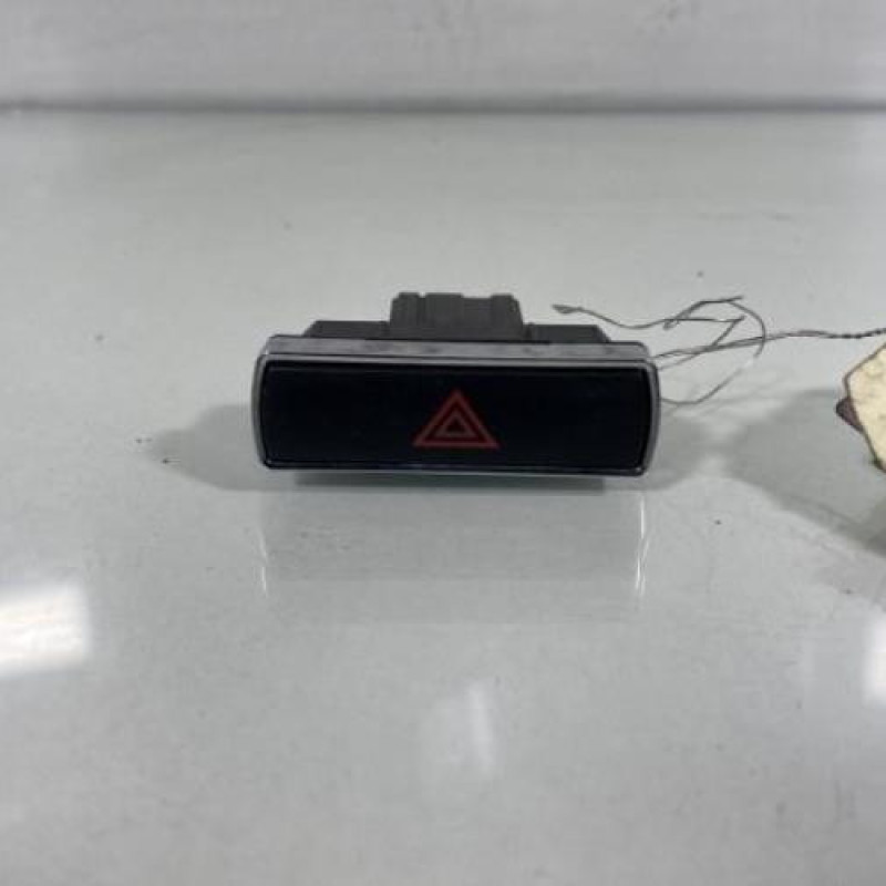 Bouton de warning FORD MONDEO 3 Photo n°1