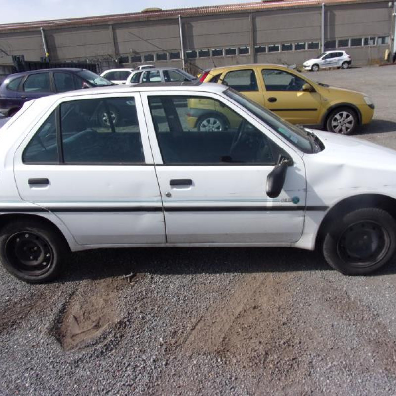 Bras essuie glace arriere PEUGEOT 106 Photo n°2