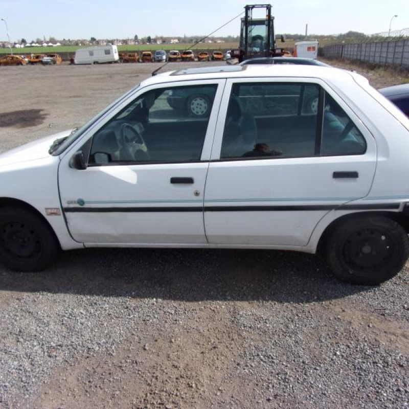Bras essuie glace arriere PEUGEOT 106 Photo n°4