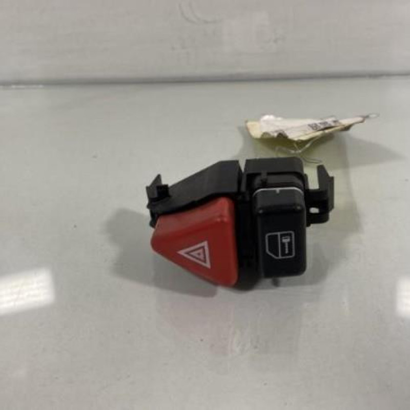 Bouton de warning MERCEDES CLASSE A 168 Photo n°1