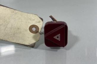 Bouton de warning PEUGEOT 1007 Photo n°1