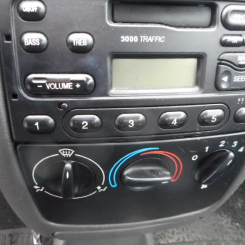 Trappe d'essence FORD FIESTA 4 Photo n°9