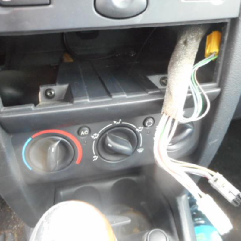 Ceinture arriere gauche RENAULT CLIO 2 Photo n°10
