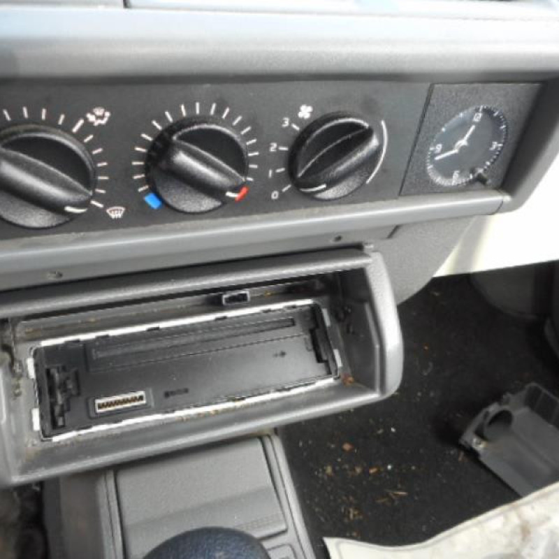 Feu arriere stop central RENAULT CLIO 1 Photo n°9