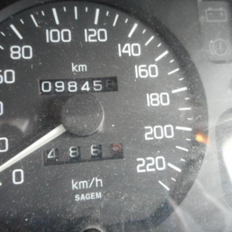 Feu arriere stop central RENAULT CLIO 1 Photo n°10