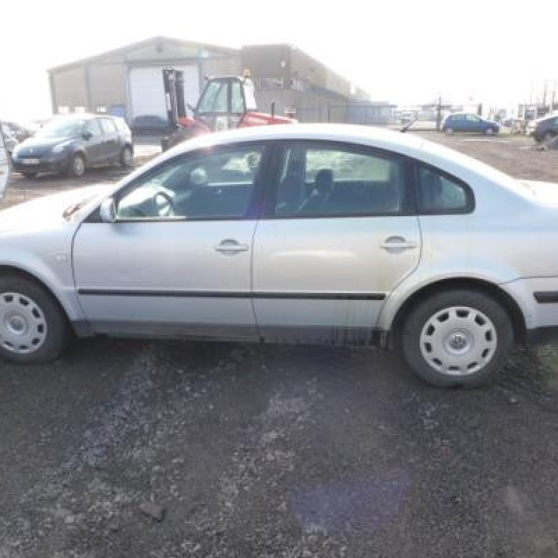 Malle/Hayon arriere VOLKSWAGEN PASSAT 4 Photo n°7