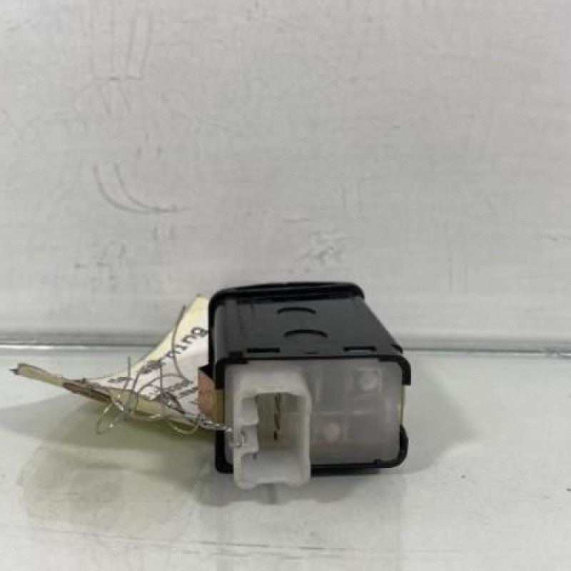 Bouton de warning MAZDA 323 4 Photo n°3