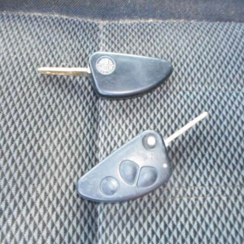 Bouton de warning ALFA ROMEO 147 Photo n°11