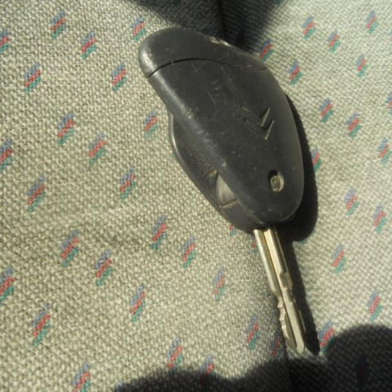 Serrure avant gauche CITROEN XANTIA Photo n°9