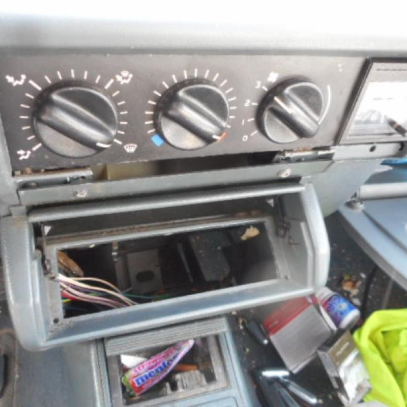 Poignee porte avant droit RENAULT CLIO 1 Photo n°9