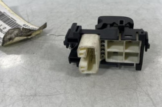 Interrupteur de leve vitre avant droit TOYOTA YARIS 2