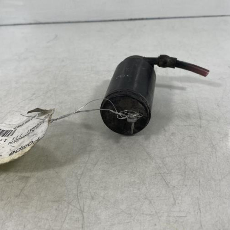 Pompe lave glace avant VOLKSWAGEN PASSAT 3 Photo n°3