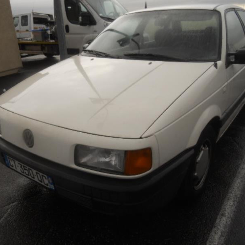 Pompe lave glace avant VOLKSWAGEN PASSAT 3 Photo n°4