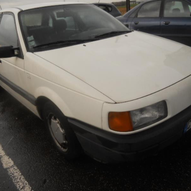 Pompe lave glace avant VOLKSWAGEN PASSAT 3 Photo n°5