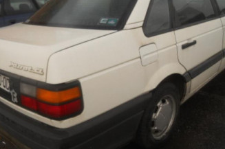 Pompe lave glace avant VOLKSWAGEN PASSAT 3