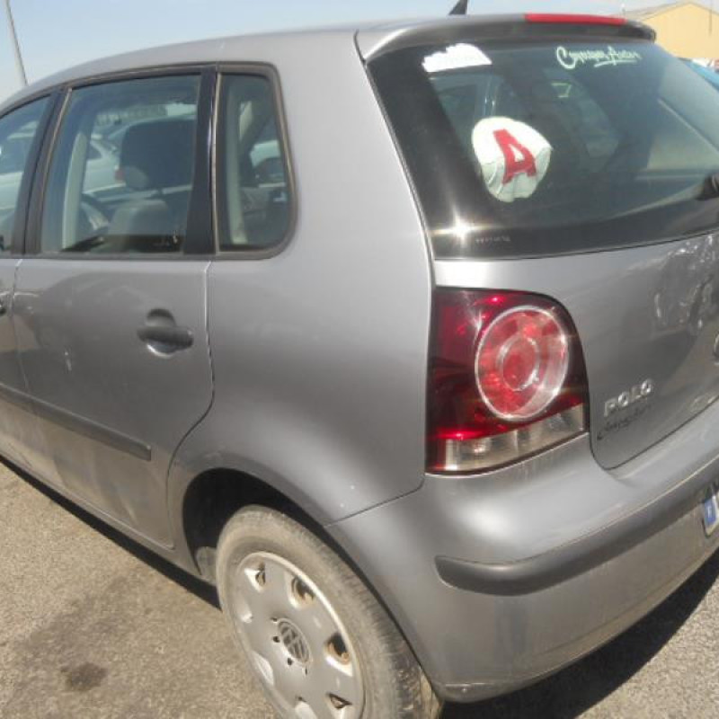Bouton de warning VOLKSWAGEN POLO 4 Photo n°8