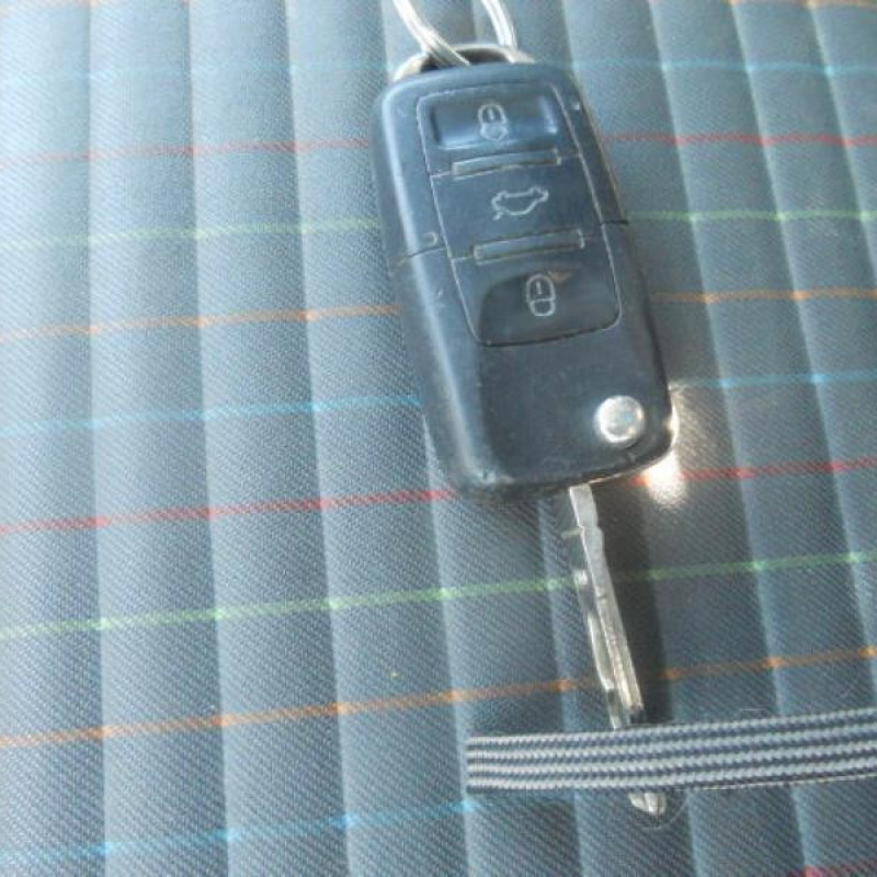 Bouton de warning VOLKSWAGEN POLO 4 Photo n°11