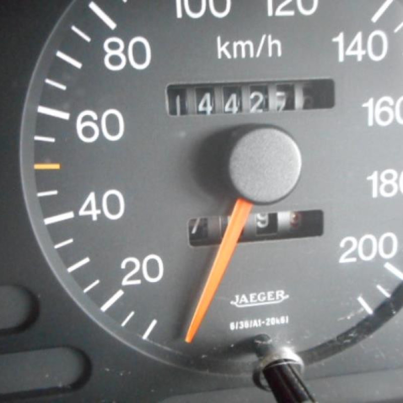 Vitre arriere gauche PEUGEOT 405 Photo n°8