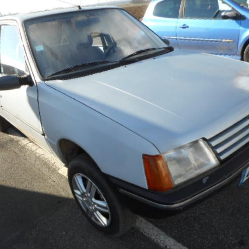 Traverse superieure PEUGEOT 205 Photo n°3