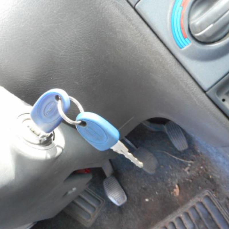Leve vitre electrique avant droit FIAT PUNTO 1 Photo n°10