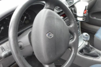 Aile avant droit RENAULT LAGUNA 2